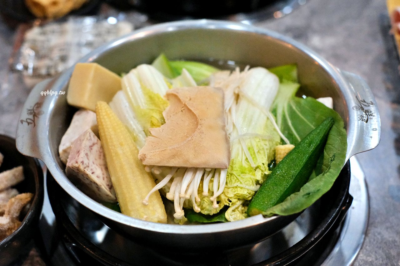 台中豐原︱五鮮級鍋物專賣-豐原白金店．平價火鍋湯底、肉品自由搭配，白飯、飲料吃到飽，營業到凌2:00，夜貓子吃鍋啦 @QQ的懶骨頭
