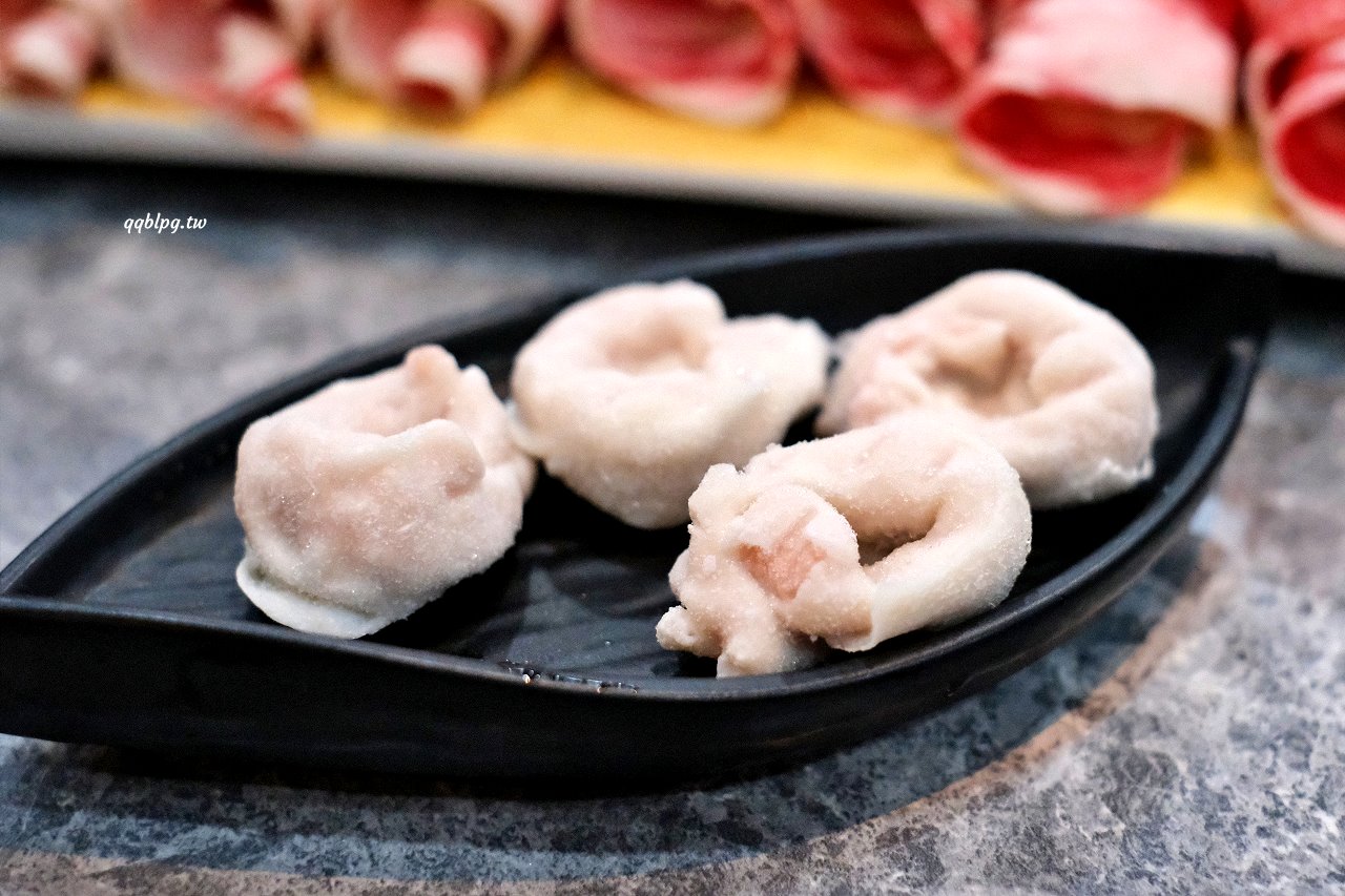 台中豐原︱五鮮級鍋物專賣-豐原白金店．平價火鍋湯底、肉品自由搭配，白飯、飲料吃到飽，營業到凌2:00，夜貓子吃鍋啦 @QQ的懶骨頭