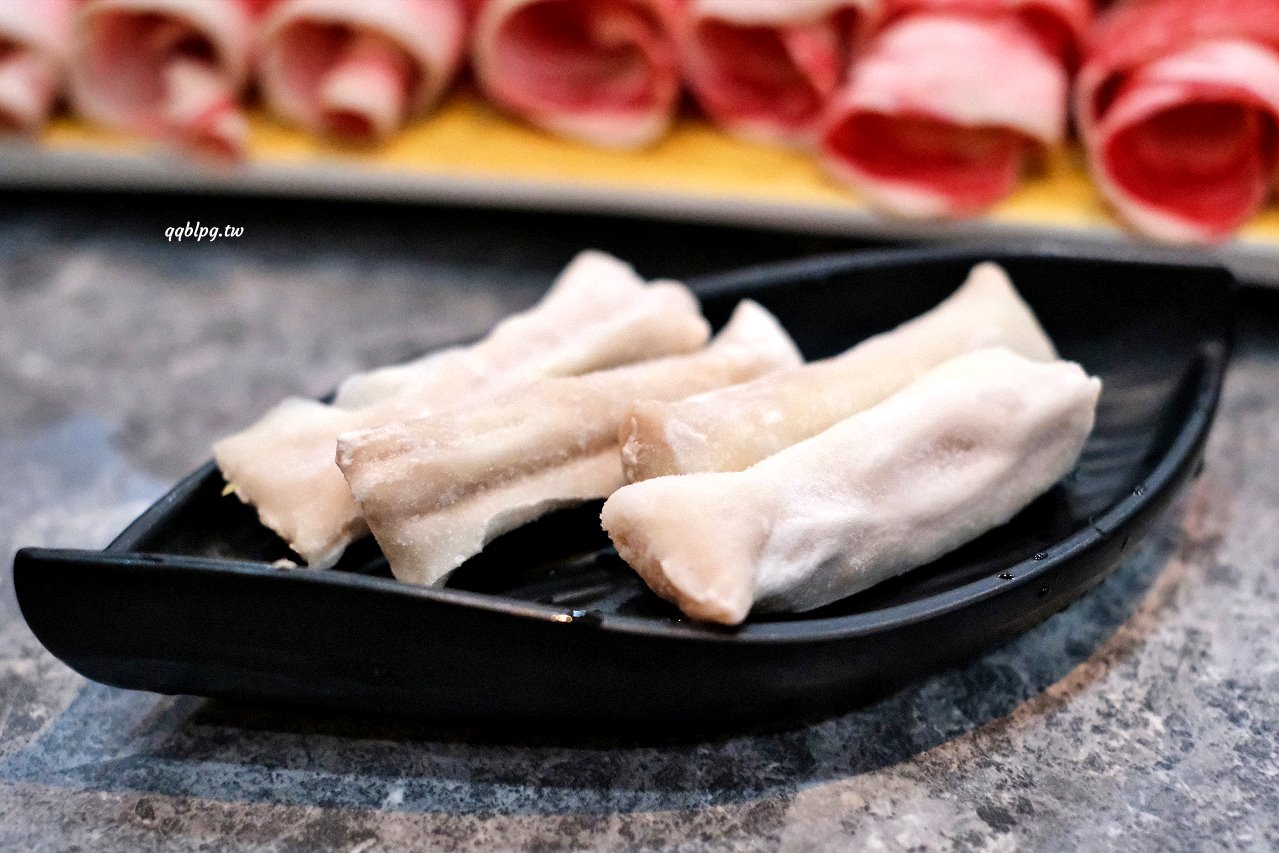 台中豐原︱五鮮級鍋物專賣-豐原白金店．平價火鍋湯底、肉品自由搭配，白飯、飲料吃到飽，營業到凌2:00，夜貓子吃鍋啦 @QQ的懶骨頭