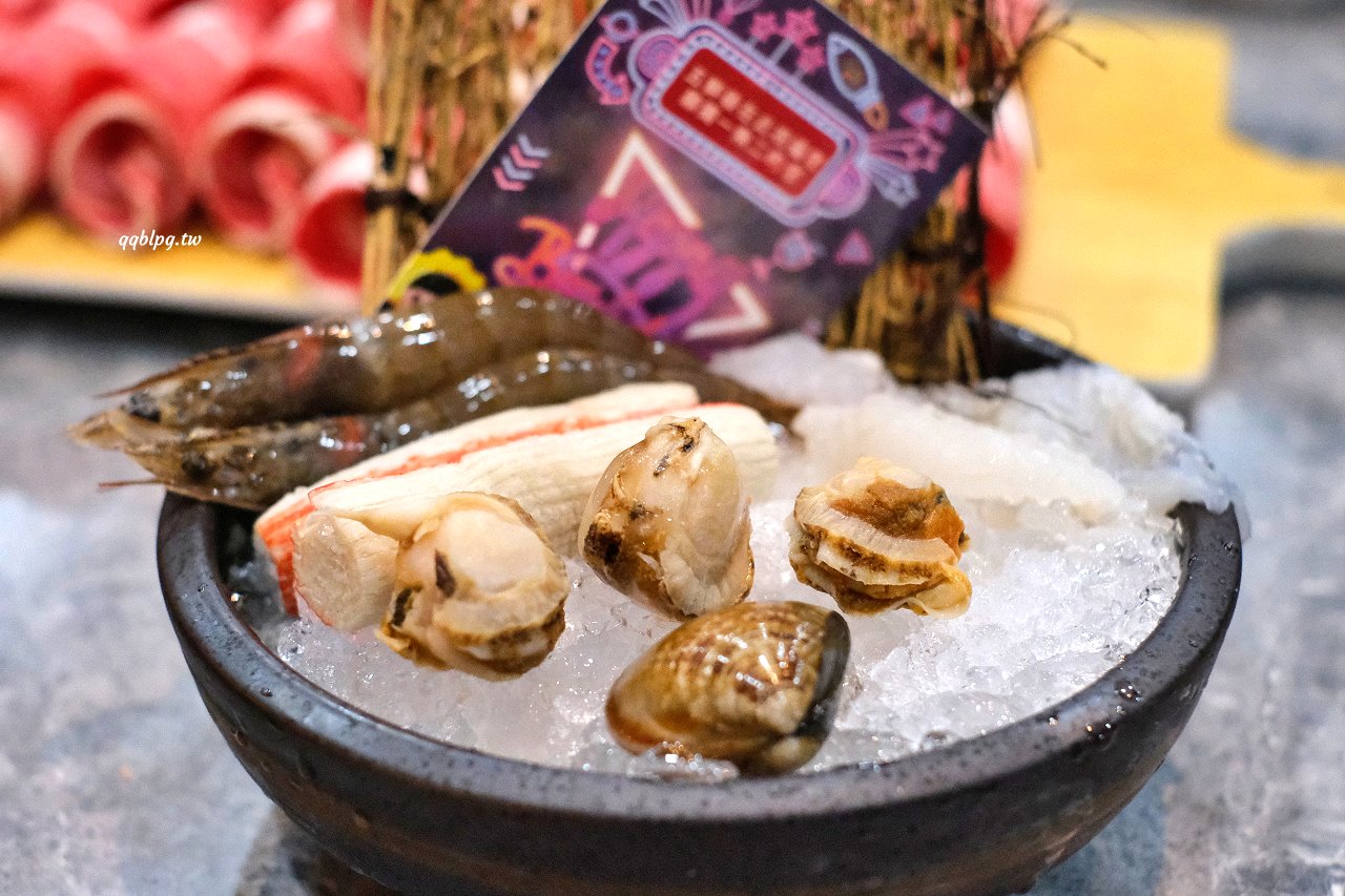 台中豐原︱五鮮級鍋物專賣-豐原白金店．平價火鍋湯底、肉品自由搭配，白飯、飲料吃到飽，營業到凌2:00，夜貓子吃鍋啦 @QQ的懶骨頭