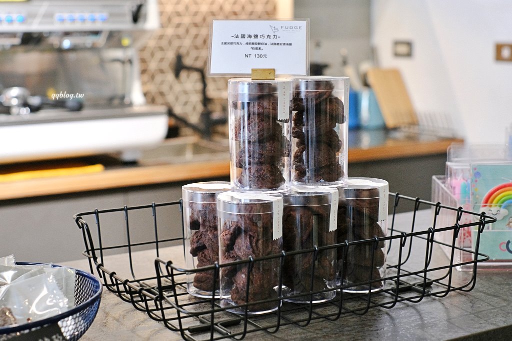 台中沙鹿︱法奇甜點 FUDGE．藍帶廚藝學院甜點師的人氣甜點店，可頌口味選擇多，海線甜點店推薦 @QQ的懶骨頭