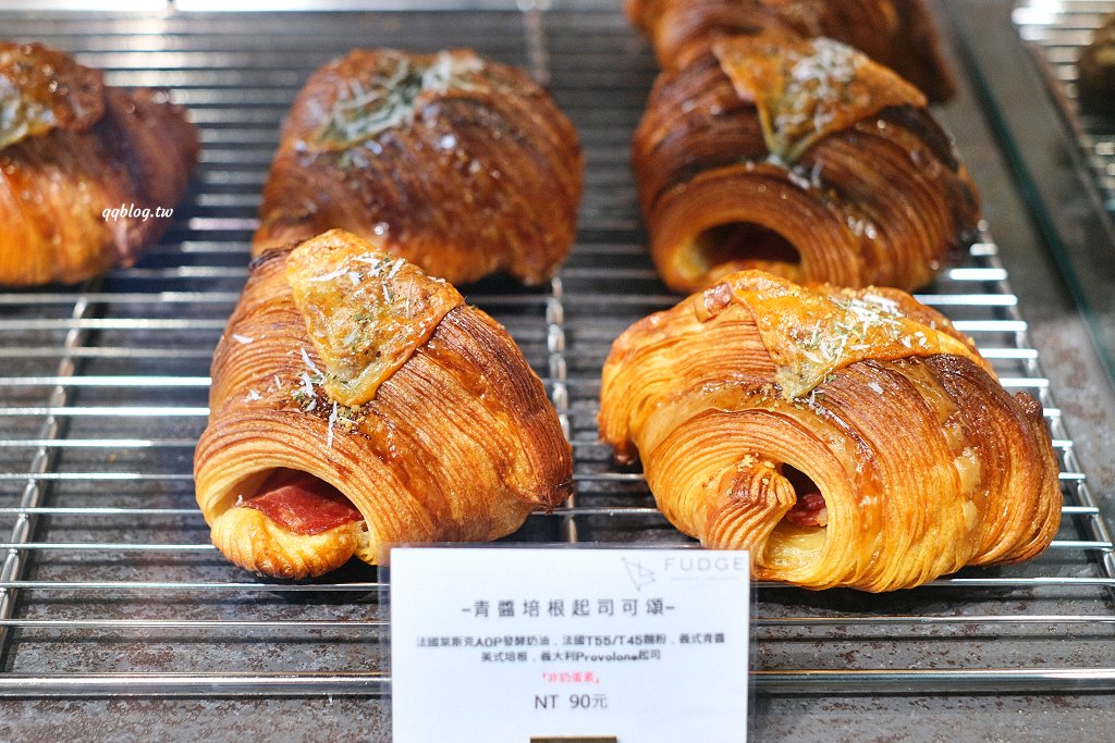 台中沙鹿︱法奇甜點 FUDGE．藍帶廚藝學院甜點師的人氣甜點店，可頌口味選擇多，海線甜點店推薦 @QQ的懶骨頭