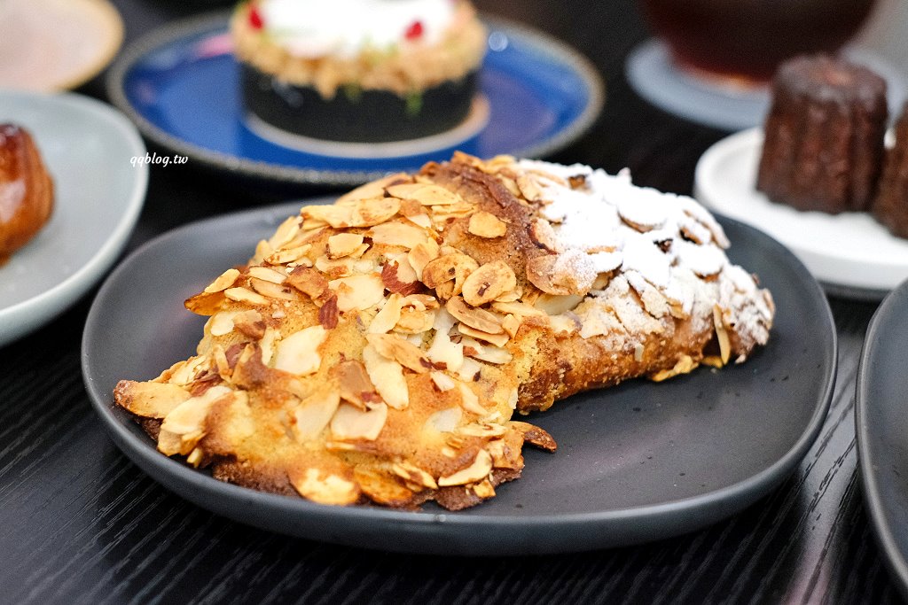 台中沙鹿︱法奇甜點 FUDGE．藍帶廚藝學院甜點師的人氣甜點店，可頌口味選擇多，海線甜點店推薦 @QQ的懶骨頭