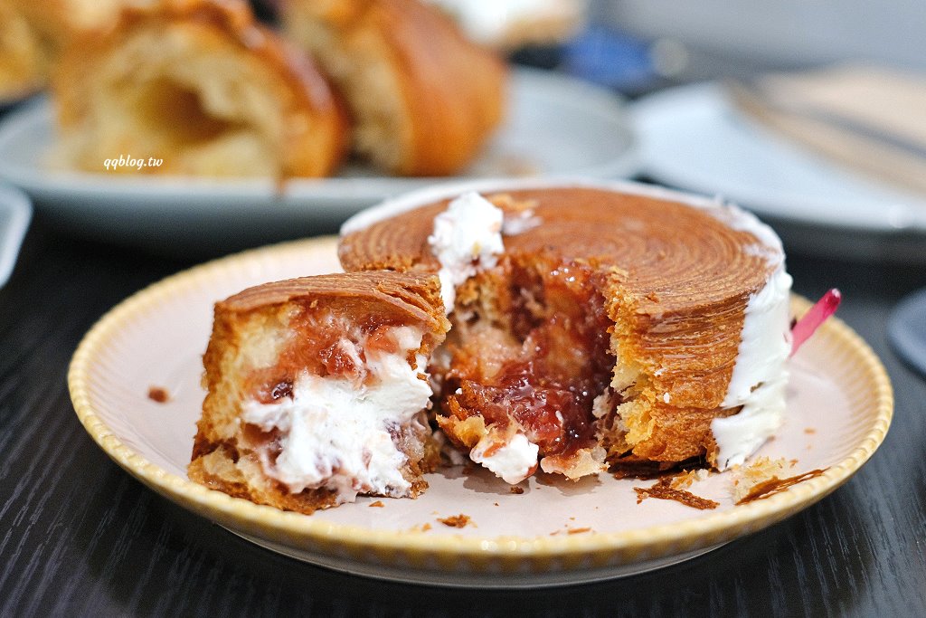 台中沙鹿︱法奇甜點 FUDGE．藍帶廚藝學院甜點師的人氣甜點店，可頌口味選擇多，海線甜點店推薦 @QQ的懶骨頭