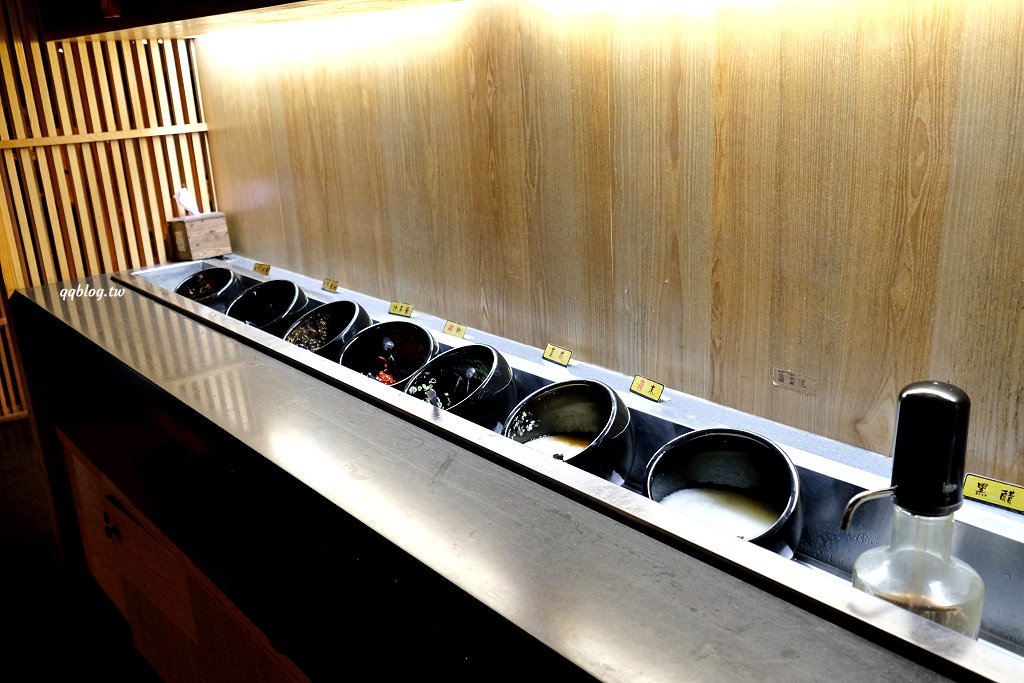 台中南屯︱灰鴿/鍋．幾歲生日送幾隻蝦，還有小鮑魚、蛤蠣、梅花肉可以雙併，快帶阿公阿嬤一起吃起來 @QQ的懶骨頭