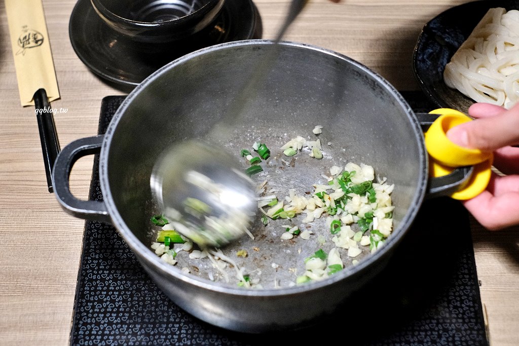 台中南屯︱灰鴿/鍋．幾歲生日送幾隻蝦，還有小鮑魚、蛤蠣、梅花肉可以雙併，快帶阿公阿嬤一起吃起來 @QQ的懶骨頭