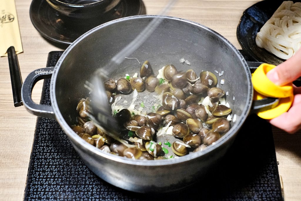 台中南屯︱灰鴿/鍋．幾歲生日送幾隻蝦，還有小鮑魚、蛤蠣、梅花肉可以雙併，快帶阿公阿嬤一起吃起來 @QQ的懶骨頭