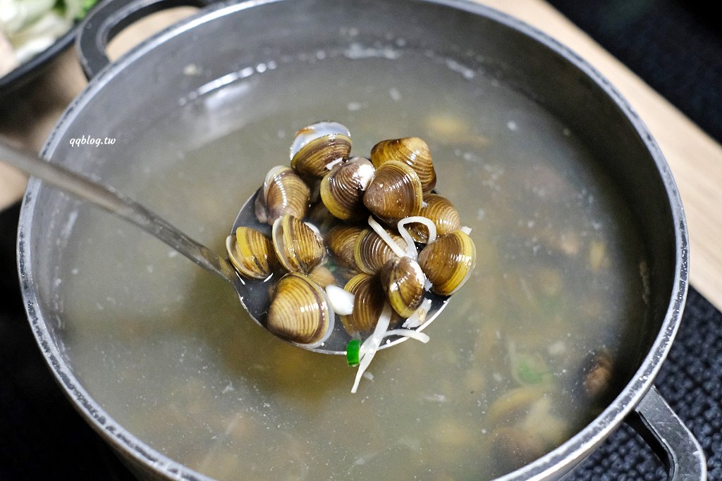 台中南屯︱灰鴿/鍋．幾歲生日送幾隻蝦，還有小鮑魚、蛤蠣、梅花肉可以雙併，快帶阿公阿嬤一起吃起來 @QQ的懶骨頭