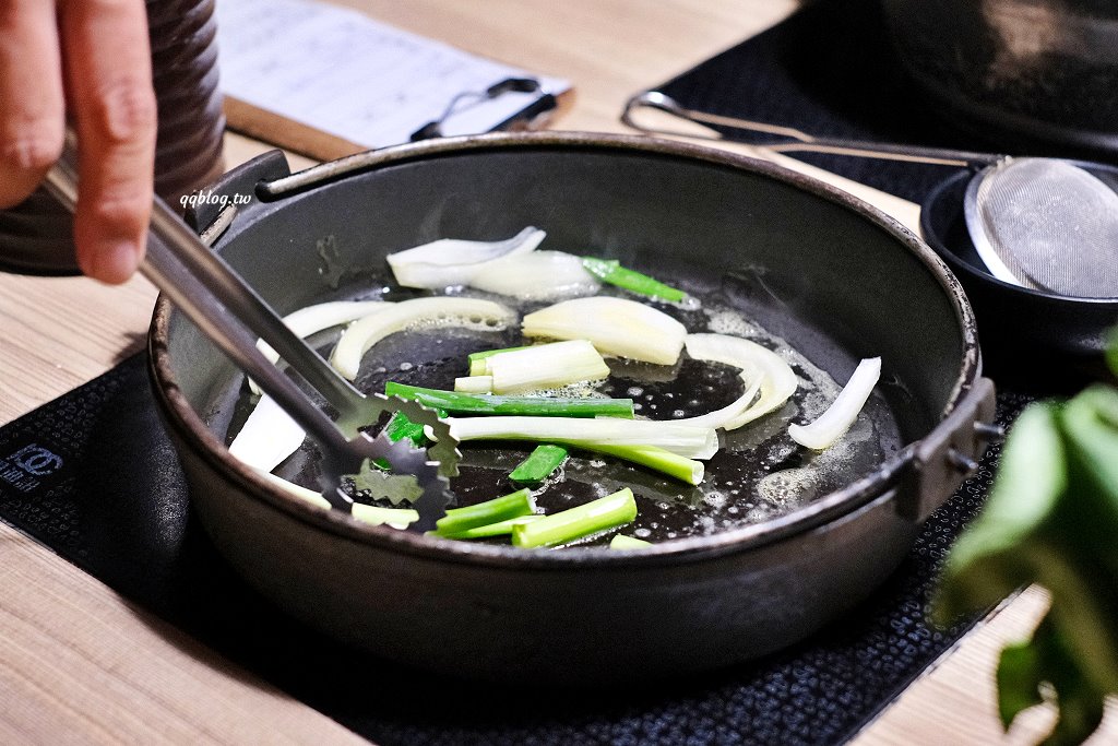 台中南屯︱灰鴿/鍋．幾歲生日送幾隻蝦，還有小鮑魚、蛤蠣、梅花肉可以雙併，快帶阿公阿嬤一起吃起來 @QQ的懶骨頭