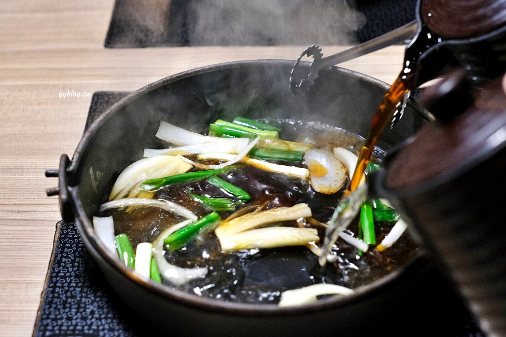 台中南屯︱灰鴿/鍋．幾歲生日送幾隻蝦，還有小鮑魚、蛤蠣、梅花肉可以雙併，快帶阿公阿嬤一起吃起來 @QQ的懶骨頭