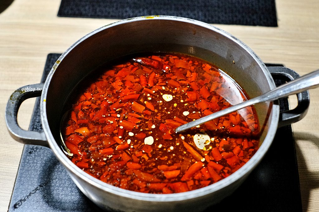 台中南屯︱灰鴿/鍋．幾歲生日送幾隻蝦，還有小鮑魚、蛤蠣、梅花肉可以雙併，快帶阿公阿嬤一起吃起來 @QQ的懶骨頭