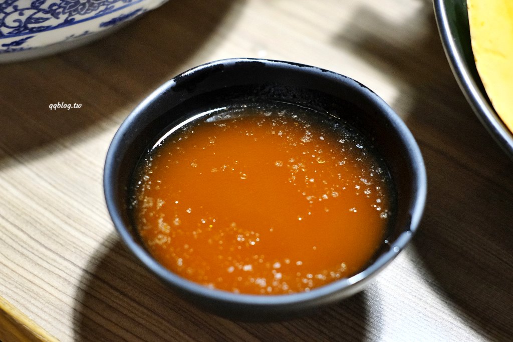 台中南屯︱灰鴿/鍋．幾歲生日送幾隻蝦，還有小鮑魚、蛤蠣、梅花肉可以雙併，快帶阿公阿嬤一起吃起來 @QQ的懶骨頭