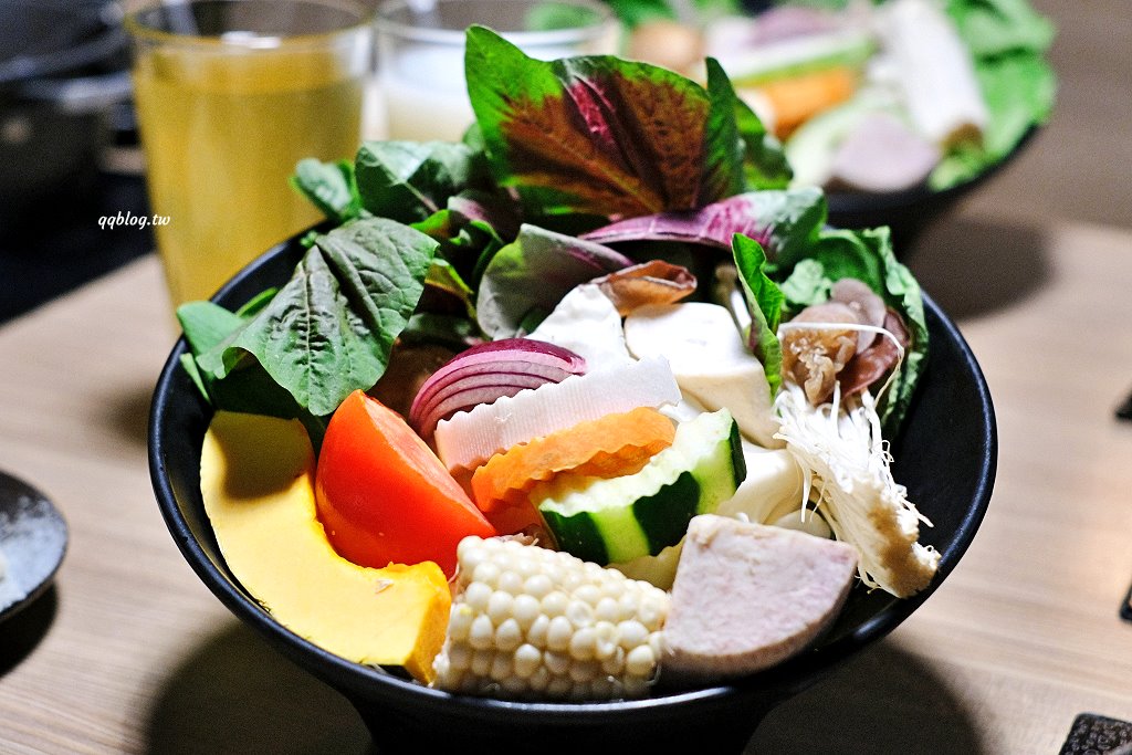 台中南屯︱灰鴿/鍋．幾歲生日送幾隻蝦，還有小鮑魚、蛤蠣、梅花肉可以雙併，快帶阿公阿嬤一起吃起來 @QQ的懶骨頭