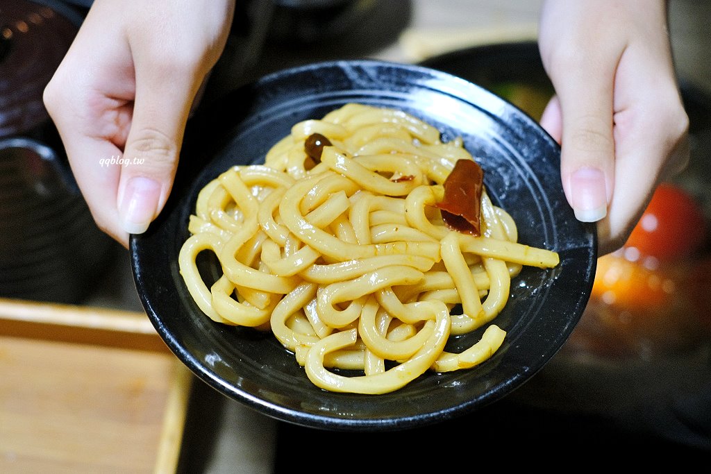台中南屯︱灰鴿/鍋．幾歲生日送幾隻蝦，還有小鮑魚、蛤蠣、梅花肉可以雙併，快帶阿公阿嬤一起吃起來 @QQ的懶骨頭