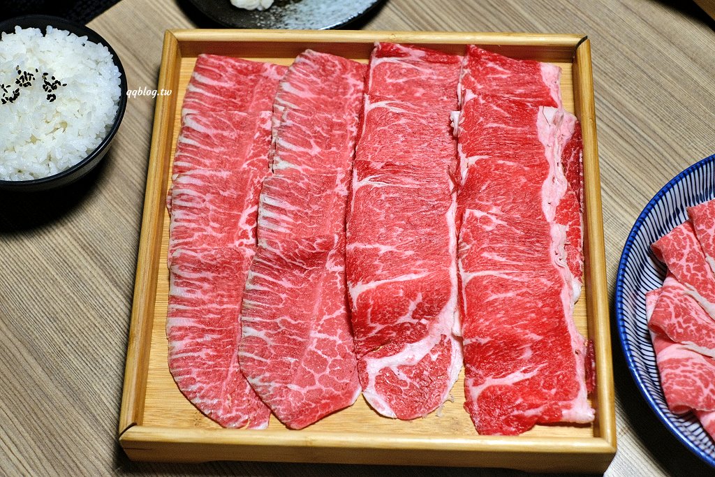 台中南屯︱灰鴿/鍋．幾歲生日送幾隻蝦，還有小鮑魚、蛤蠣、梅花肉可以雙併，快帶阿公阿嬤一起吃起來 @QQ的懶骨頭