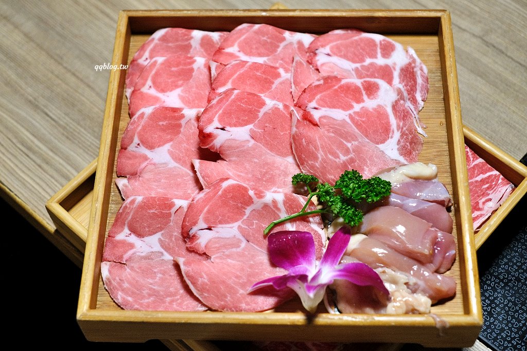 台中南屯︱灰鴿/鍋．幾歲生日送幾隻蝦，還有小鮑魚、蛤蠣、梅花肉可以雙併，快帶阿公阿嬤一起吃起來 @QQ的懶骨頭