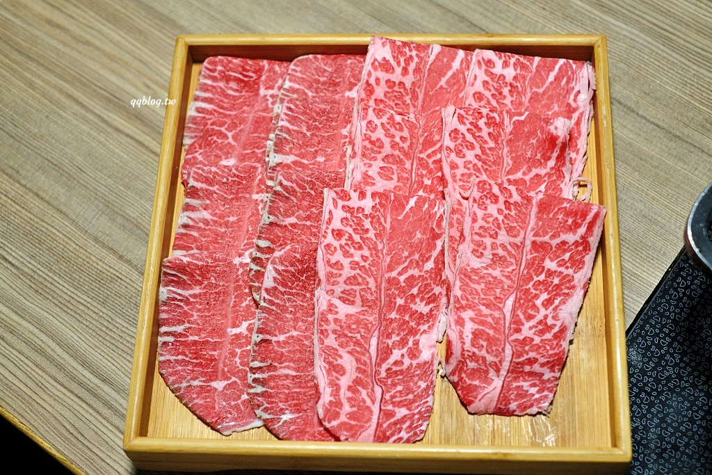 台中南屯︱灰鴿/鍋．幾歲生日送幾隻蝦，還有小鮑魚、蛤蠣、梅花肉可以雙併，快帶阿公阿嬤一起吃起來 @QQ的懶骨頭