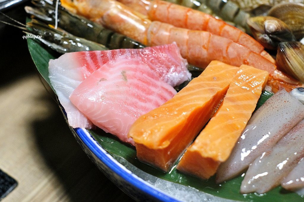 台中南屯︱灰鴿/鍋．幾歲生日送幾隻蝦，還有小鮑魚、蛤蠣、梅花肉可以雙併，快帶阿公阿嬤一起吃起來 @QQ的懶骨頭