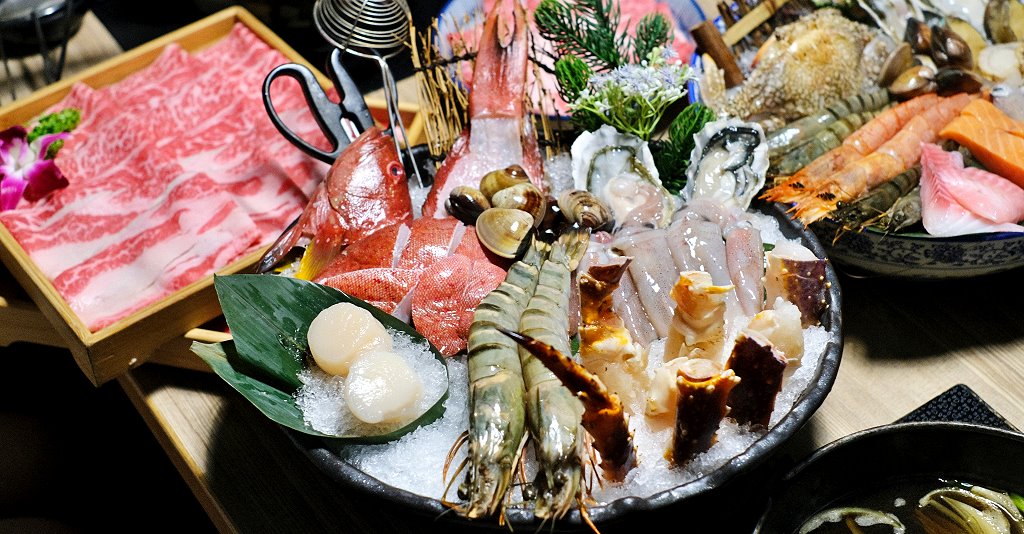 台中南屯︱灰鴿/鍋．幾歲生日送幾隻蝦，還有小鮑魚、蛤蠣、梅花肉可以雙併，快帶阿公阿嬤一起吃起來 @QQ的懶骨頭