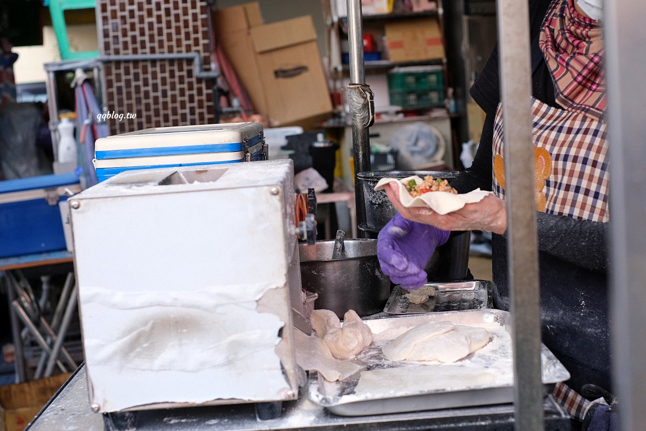 台中大雅︱不一樣餡餅．飽滿厚實又鮮嫩多汁，現點現包現煎口感好，下午茶點心來一份超滿足 @QQ的懶骨頭