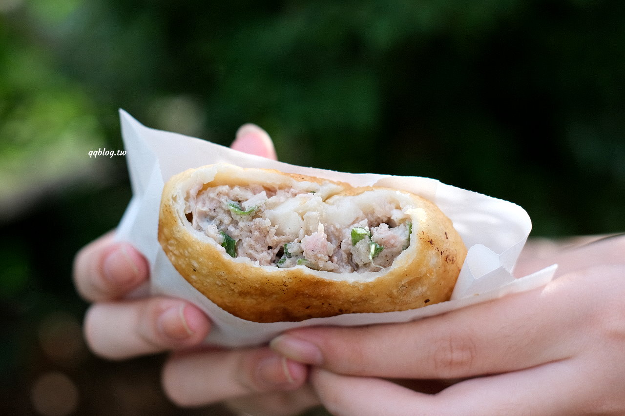 台中大雅︱不一樣餡餅．飽滿厚實又鮮嫩多汁，現點現包現煎口感好，下午茶點心來一份超滿足 @QQ的懶骨頭