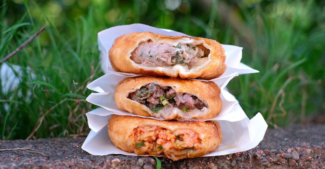 台中大雅︱不一樣餡餅．飽滿厚實又鮮嫩多汁，現點現包現煎口感好，下午茶點心來一份超滿足 @QQ的懶骨頭