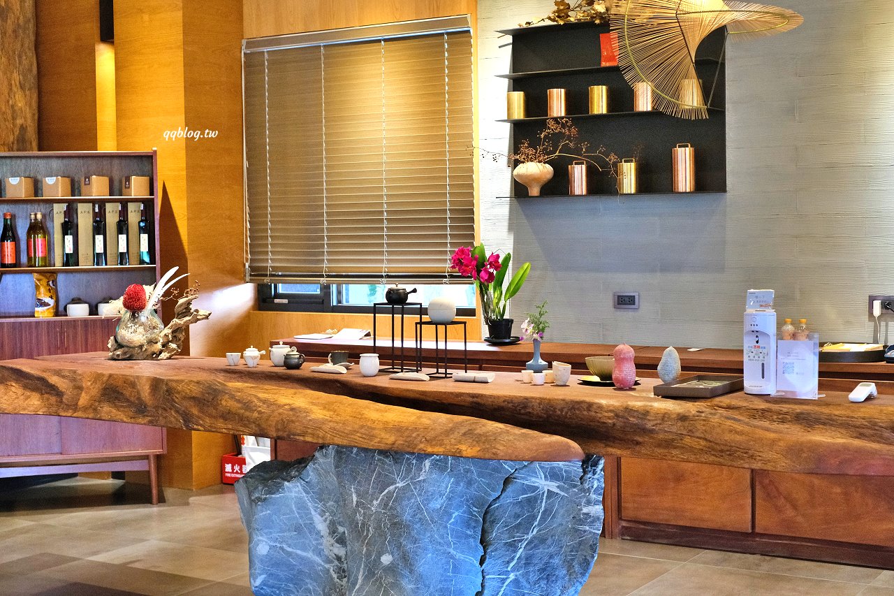 台中新社︱友利村．山城裡預約制無菜單料理，溫室玻璃屋超美的，大大的草皮可以溜小孩 @QQ的懶骨頭