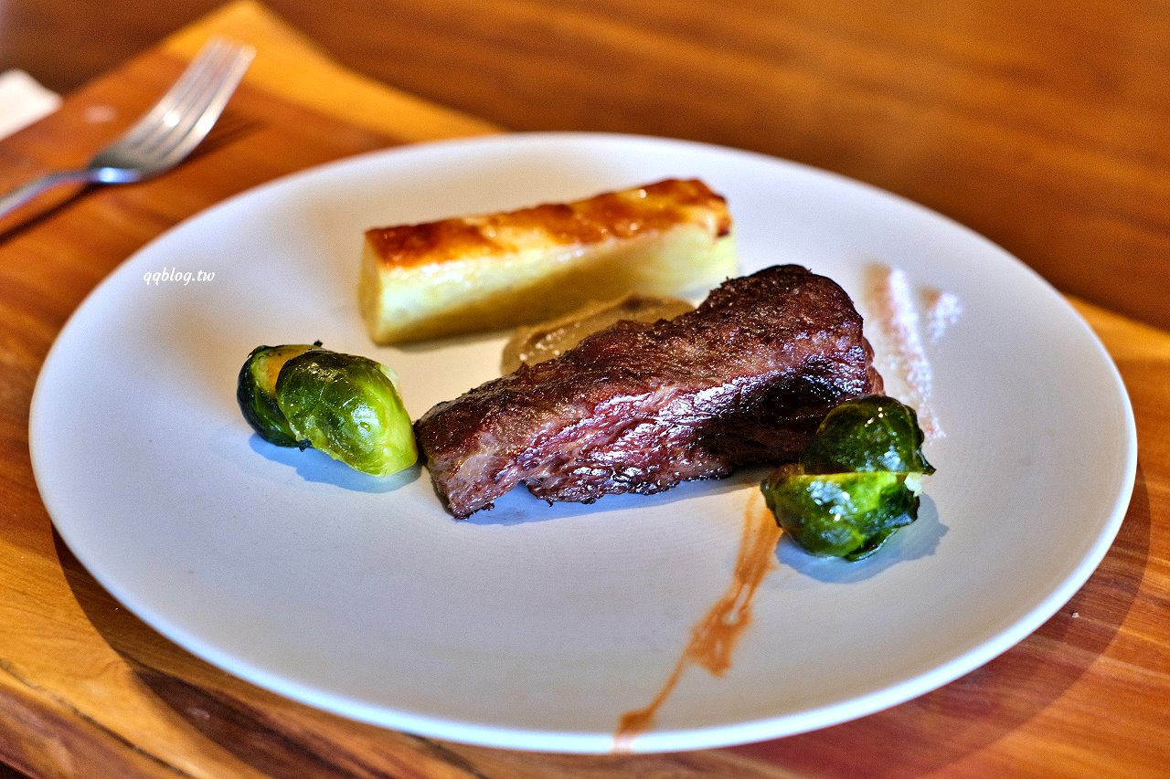 台中新社︱友利村．山城裡預約制無菜單料理，溫室玻璃屋超美的，大大的草皮可以溜小孩 @QQ的懶骨頭