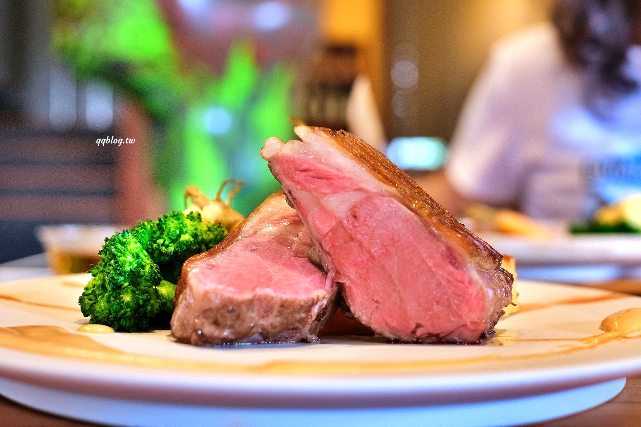 台中新社︱友利村．山城裡預約制無菜單料理，溫室玻璃屋超美的，大大的草皮可以溜小孩 @QQ的懶骨頭