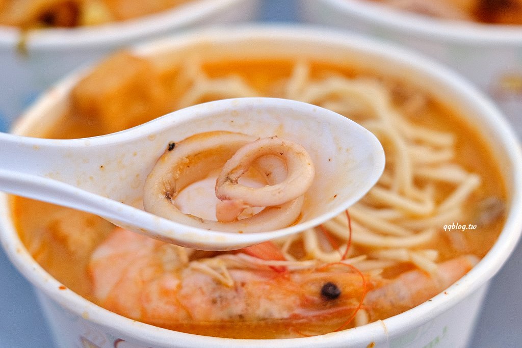 台中北屯︱吉寶叻沙麵@總站夜市，五種湯頭可以選擇，最愛香氣濃郁叻沙湯 @QQ的懶骨頭