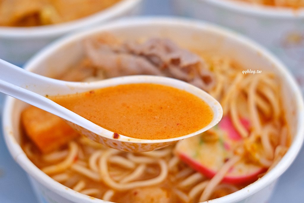 台中北屯︱吉寶叻沙麵@總站夜市，五種湯頭可以選擇，最愛香氣濃郁叻沙湯 @QQ的懶骨頭