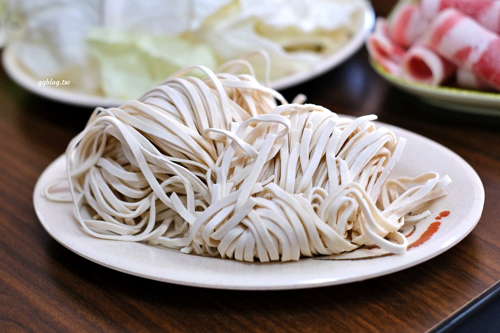 台中豐原︱老余牛家莊．後龍超人氣牛肉火鍋豐原展店，原汁原味呈現好味道 @QQ的懶骨頭