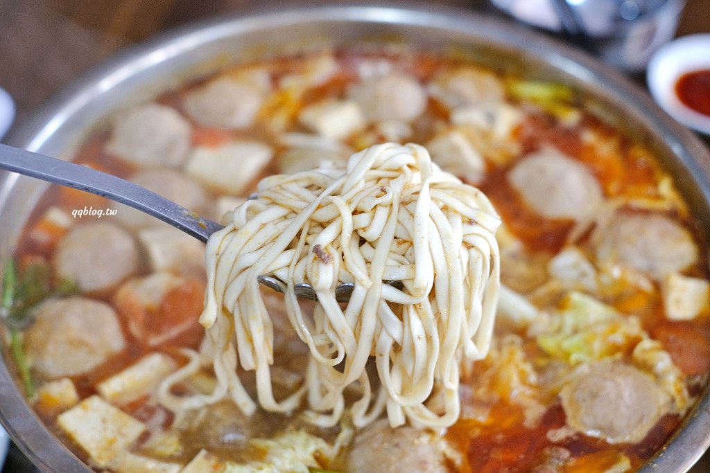 台中豐原︱老余牛家莊．後龍超人氣牛肉火鍋豐原展店，原汁原味呈現好味道 @QQ的懶骨頭