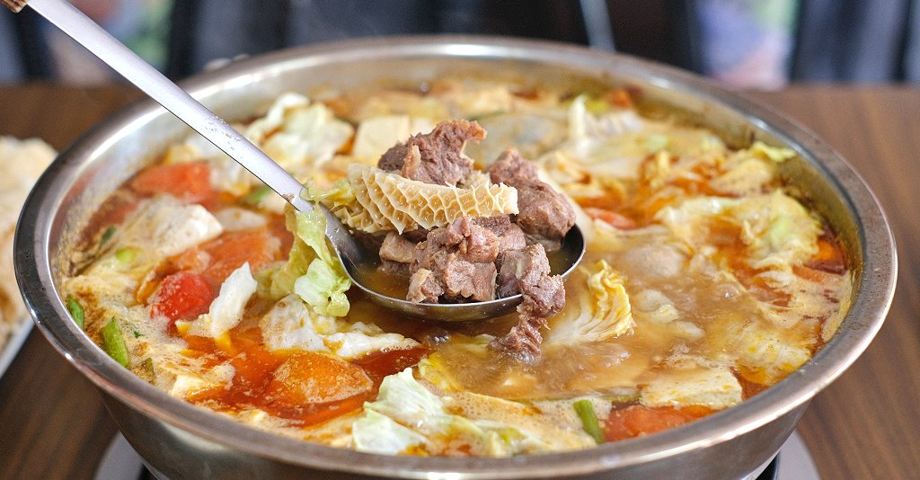 台中豐原︱老余牛家莊．後龍超人氣牛肉火鍋豐原展店，原汁原味呈現好味道 @QQ的懶骨頭