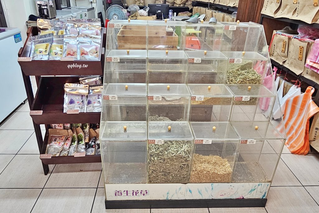 台東美食︱老東芳青草茶．台東限定飲品，清涼又消暑，必需來一杯 @QQ的懶骨頭