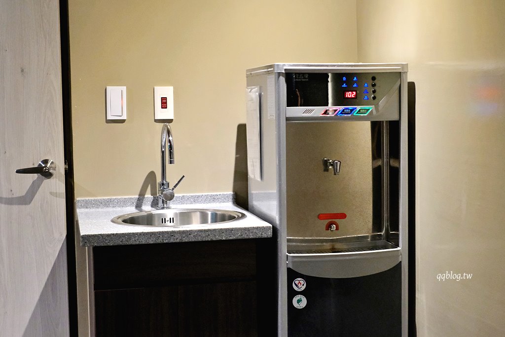高雄住宿︱塩．泊思行旅．鹽埕區平價質感住宿，近駁二藝術特區 @QQ的懶骨頭