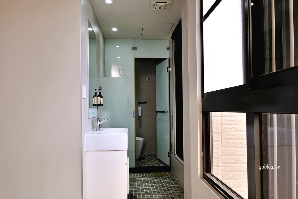 高雄住宿︱塩．泊思行旅．鹽埕區平價質感住宿，近駁二藝術特區 @QQ的懶骨頭