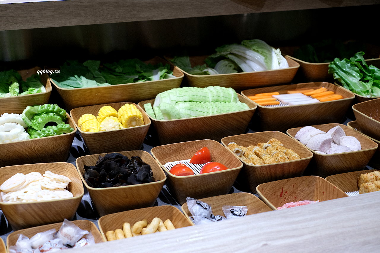 台中北屯︱有之和牛 鍋物放題@台中松竹店．平日午餐788元起就有澳洲和牛、蔬菜吧、飲料吃到飽，+99元還可以吃烤肉 @QQ的懶骨頭