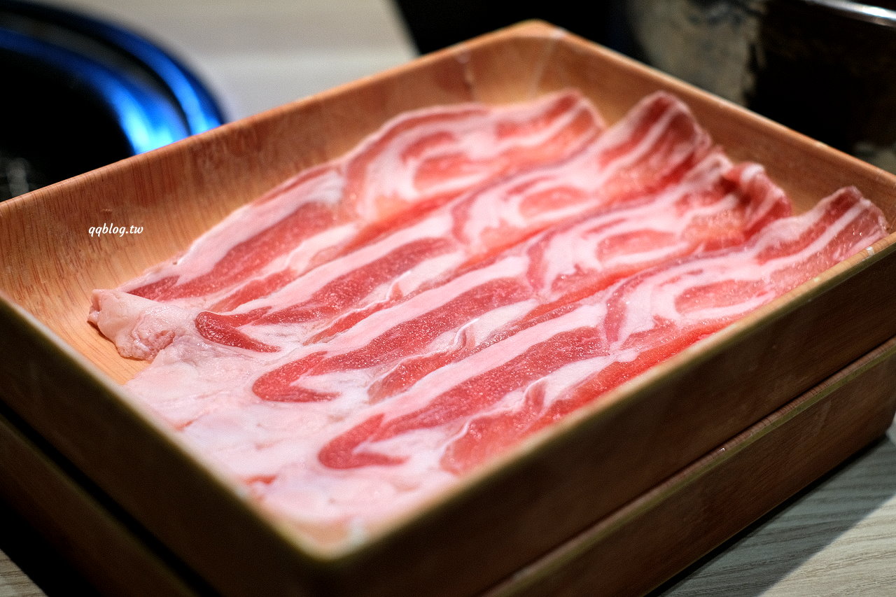 台中北屯︱有之和牛 鍋物放題@台中松竹店．平日午餐788元起就有澳洲和牛、蔬菜吧、飲料吃到飽，+99元還可以吃烤肉 @QQ的懶骨頭