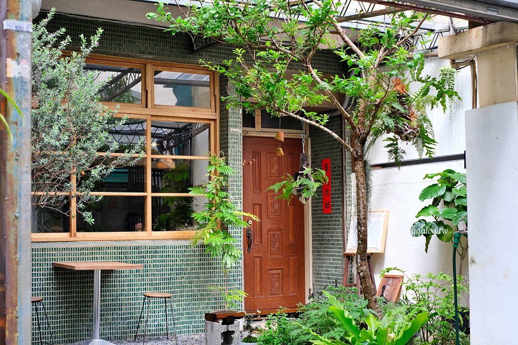 台中西區︱群島李季.從網路起家到現在有店面的老宅甜點,戚風蛋糕很推~ @QQ的懶骨頭 台中西區︱群島李季.從網路起家到現在有店面的老宅甜點,戚風蛋糕很推~ @QQ的懶骨頭