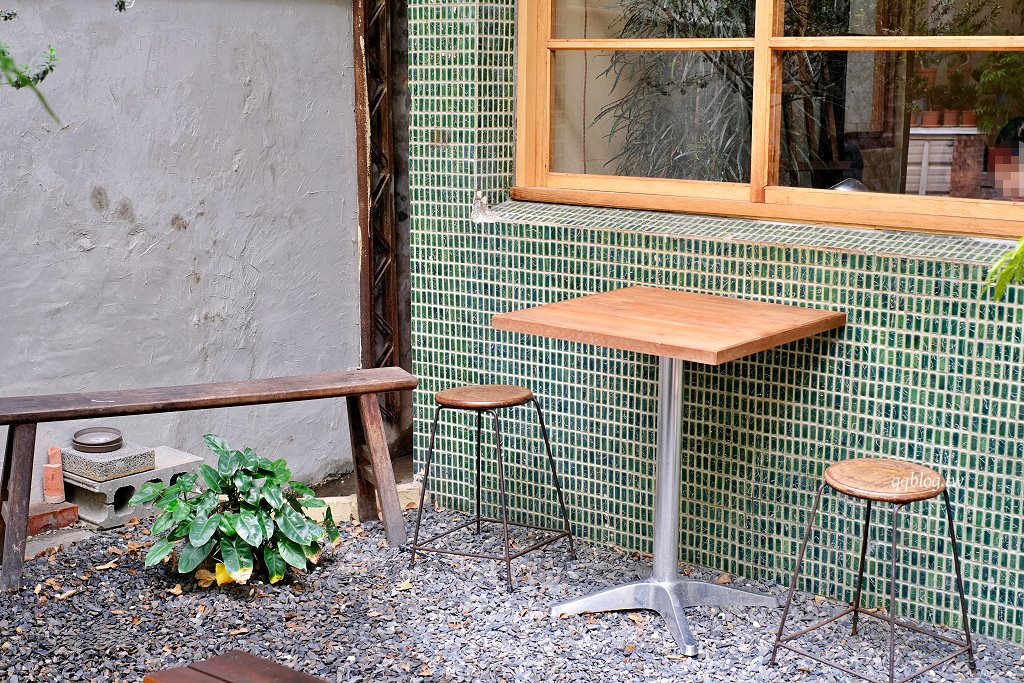 台中西區︱群島李季.從網路起家到現在有店面的老宅甜點,戚風蛋糕很推~ @QQ的懶骨頭 台中西區︱群島李季.從網路起家到現在有店面的老宅甜點,戚風蛋糕很推~ @QQ的懶骨頭