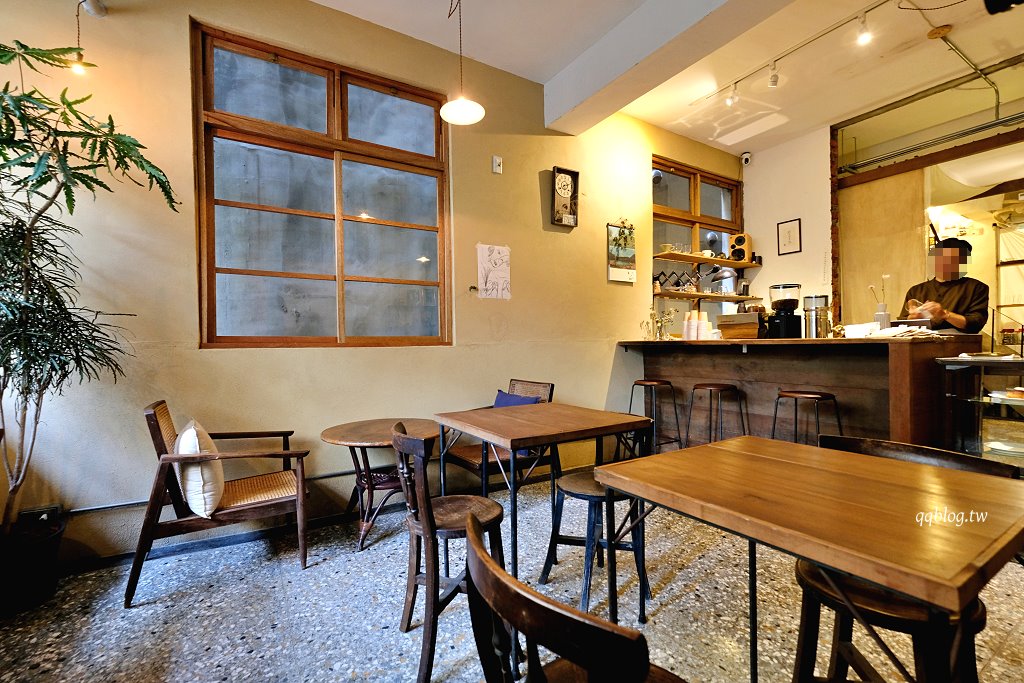 台中西區︱群島李季.從網路起家到現在有店面的老宅甜點,戚風蛋糕很推~ @QQ的懶骨頭 台中西區︱群島李季.從網路起家到現在有店面的老宅甜點,戚風蛋糕很推~ @QQ的懶骨頭