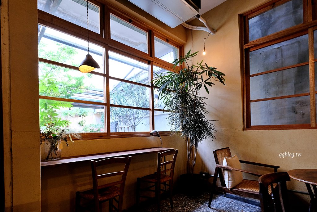 台中西區︱群島李季.從網路起家到現在有店面的老宅甜點,戚風蛋糕很推~ @QQ的懶骨頭 台中西區︱群島李季.從網路起家到現在有店面的老宅甜點,戚風蛋糕很推~ @QQ的懶骨頭