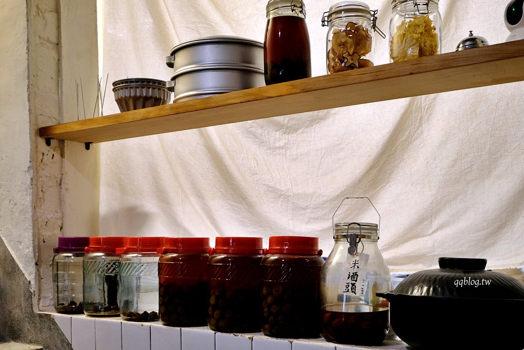 台中西區︱群島李季.從網路起家到現在有店面的老宅甜點,戚風蛋糕很推~ @QQ的懶骨頭 台中西區︱群島李季.從網路起家到現在有店面的老宅甜點,戚風蛋糕很推~ @QQ的懶骨頭