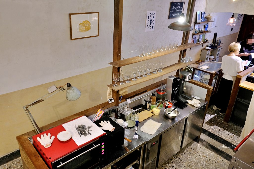 台中西區︱群島李季.從網路起家到現在有店面的老宅甜點,戚風蛋糕很推~ @QQ的懶骨頭 台中西區︱群島李季.從網路起家到現在有店面的老宅甜點,戚風蛋糕很推~ @QQ的懶骨頭