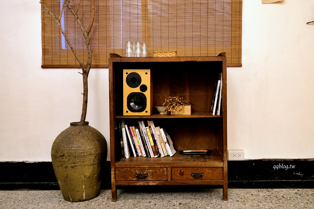 台中西區︱群島李季.從網路起家到現在有店面的老宅甜點,戚風蛋糕很推~ @QQ的懶骨頭 台中西區︱群島李季.從網路起家到現在有店面的老宅甜點,戚風蛋糕很推~ @QQ的懶骨頭