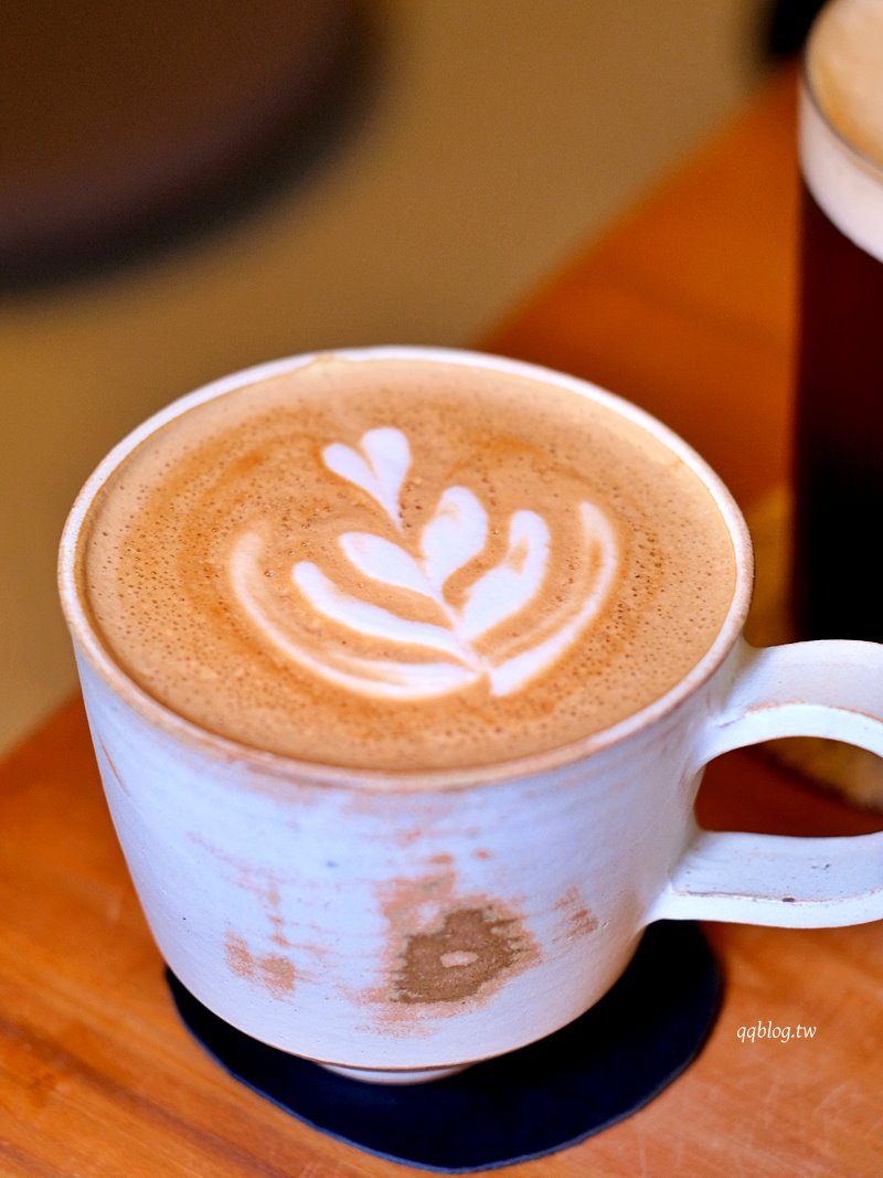 台中西區︱群島李季.從網路起家到現在有店面的老宅甜點,戚風蛋糕很推~ @QQ的懶骨頭 台中西區︱群島李季.從網路起家到現在有店面的老宅甜點,戚風蛋糕很推~ @QQ的懶骨頭