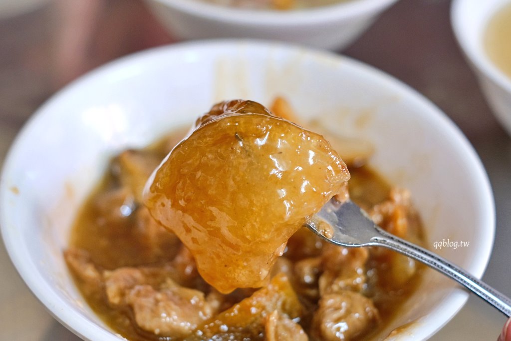 彰化︱北門口肉圓．在地營業60年的酥炸肉圓老店，一顆肉圓+一碗湯是標配 @QQ的懶骨頭