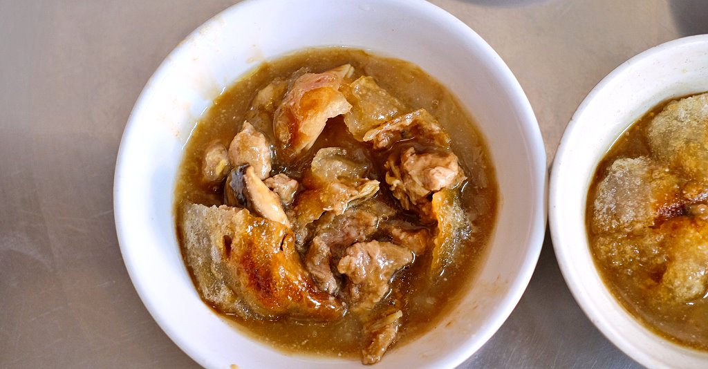 彰化︱北門口肉圓．在地營業60年的酥炸肉圓老店，一顆肉圓+一碗湯是標配 @QQ的懶骨頭