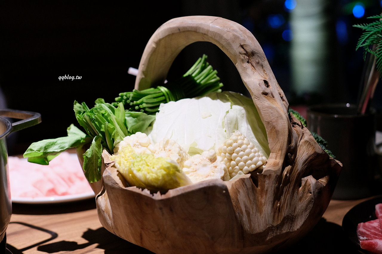 台中北屯︱泰滾 Rolling Thai 泰式火鍋．熱帶叢林風格很吸睛，一秒回到泰國，營業到凌晨2:00，夜貓子有宵夜可以啦 @QQ的懶骨頭